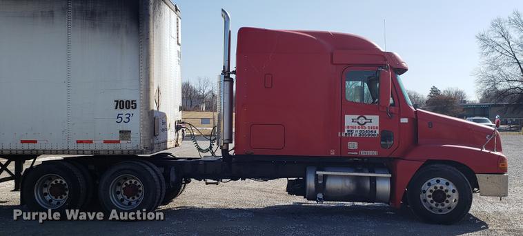 image for item EN9786 2003 Freightliner Century Class semi truck