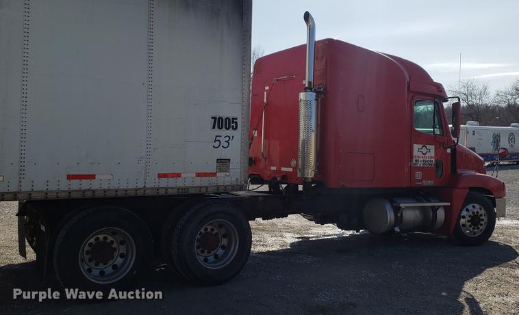 image for item EN9786 2003 Freightliner Century Class semi truck