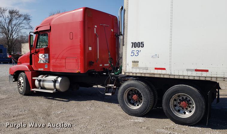 image for item EN9786 2003 Freightliner Century Class semi truck