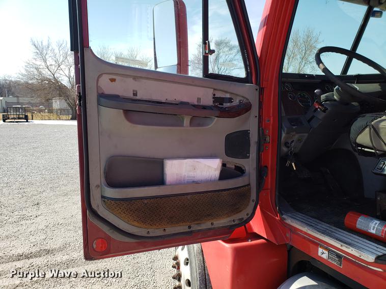 image for item EN9786 2003 Freightliner Century Class semi truck