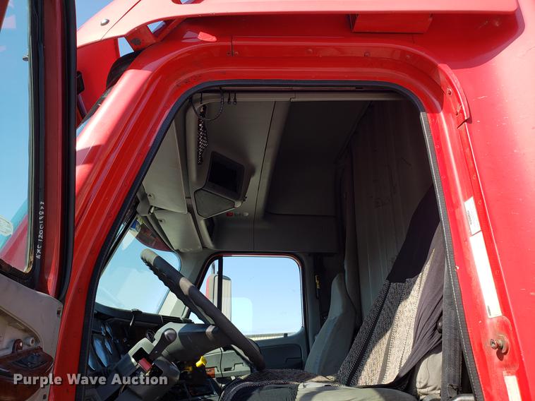 image for item EN9786 2003 Freightliner Century Class semi truck