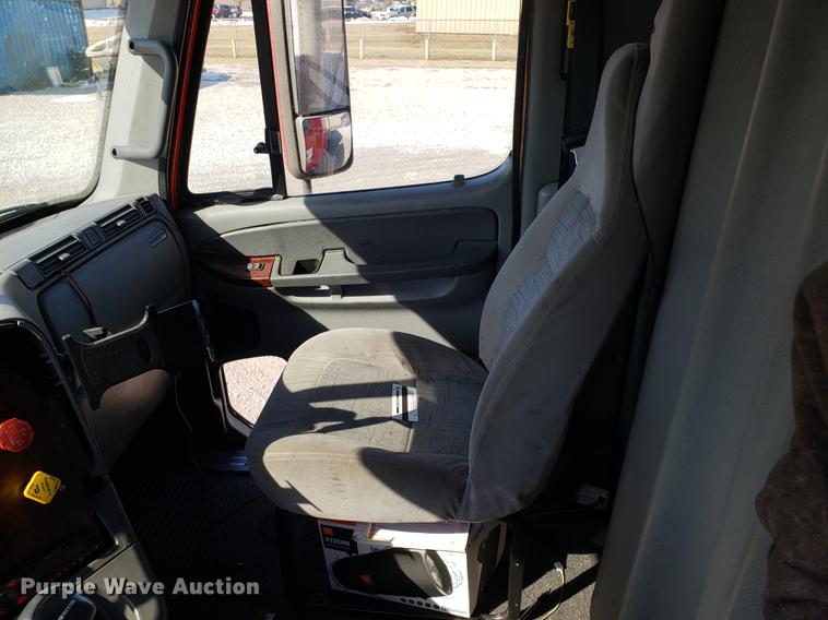 image for item EN9786 2003 Freightliner Century Class semi truck