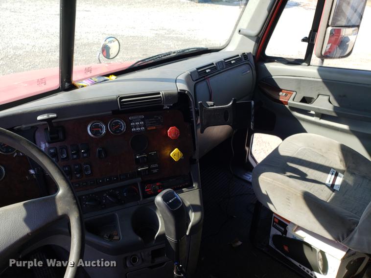 image for item EN9786 2003 Freightliner Century Class semi truck