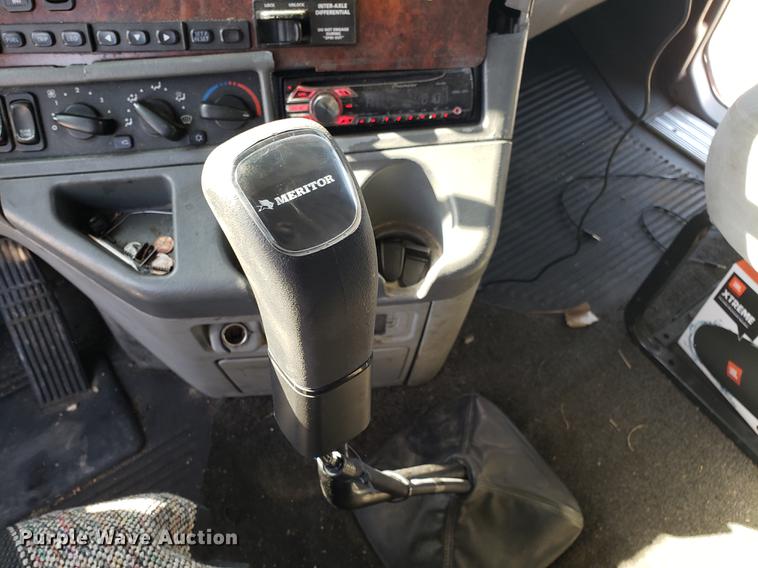 image for item EN9786 2003 Freightliner Century Class semi truck