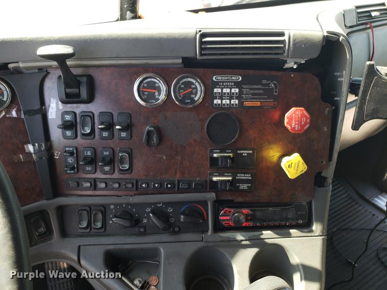 image for item EN9786 2003 Freightliner Century Class semi truck