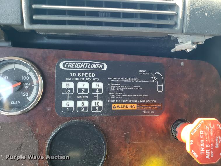 image for item EN9786 2003 Freightliner Century Class semi truck