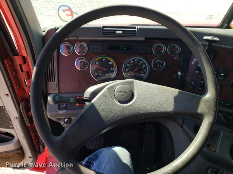 image for item EN9786 2003 Freightliner Century Class semi truck