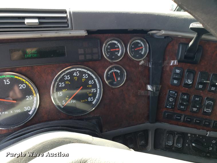 image for item EN9786 2003 Freightliner Century Class semi truck