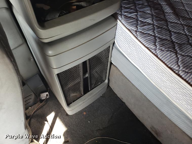 image for item EN9786 2003 Freightliner Century Class semi truck