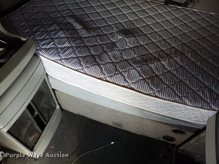 image for item EN9786 2003 Freightliner Century Class semi truck