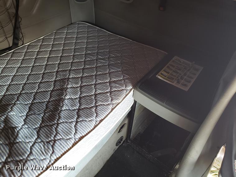 image for item EN9786 2003 Freightliner Century Class semi truck