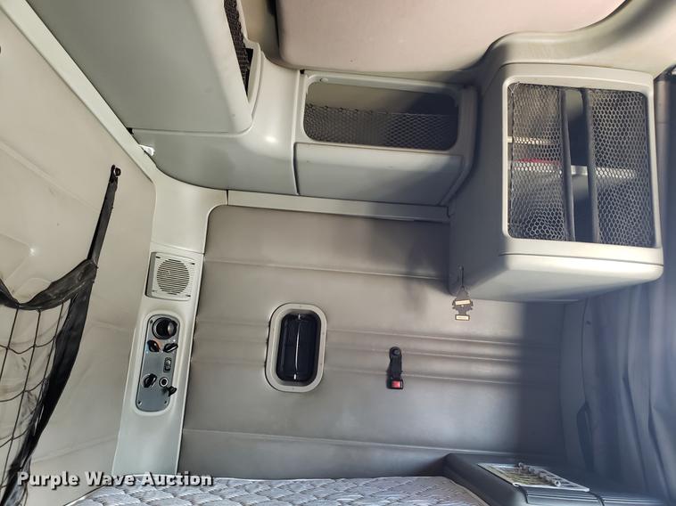 image for item EN9786 2003 Freightliner Century Class semi truck