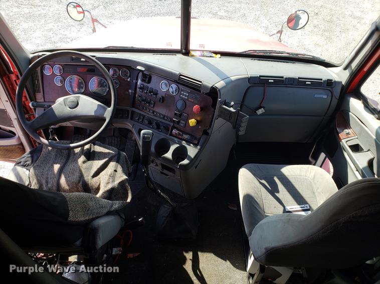 image for item EN9786 2003 Freightliner Century Class semi truck