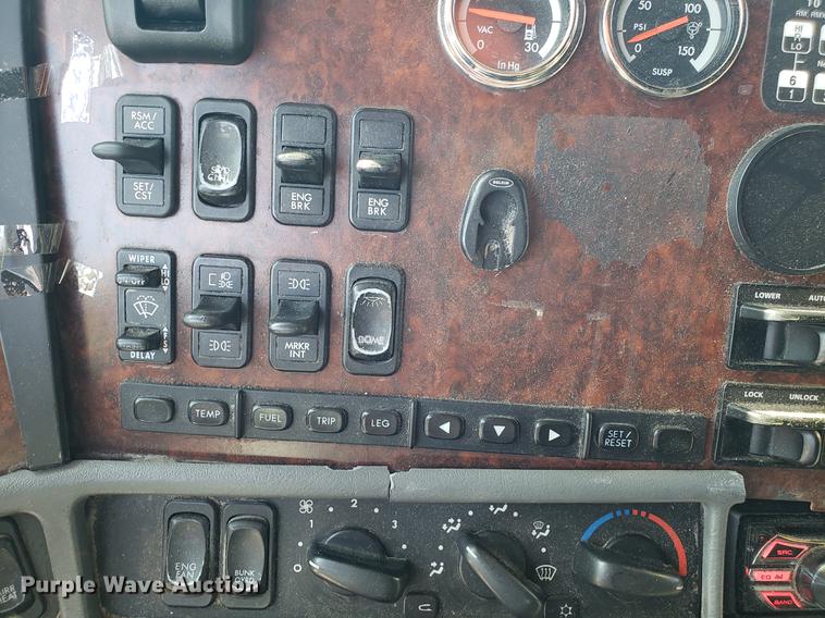 image for item EN9786 2003 Freightliner Century Class semi truck