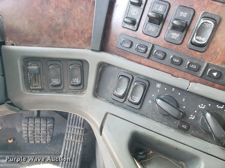 image for item EN9786 2003 Freightliner Century Class semi truck