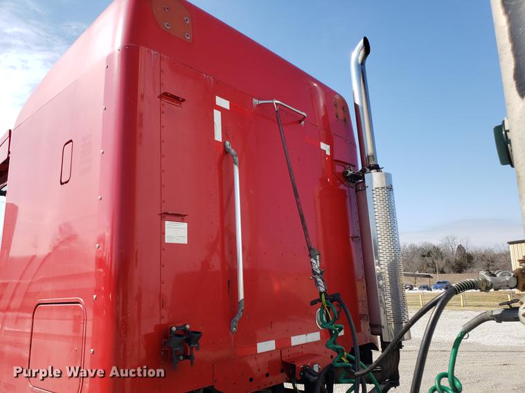 image for item EN9786 2003 Freightliner Century Class semi truck