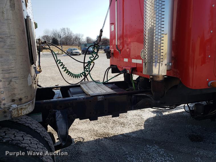 image for item EN9786 2003 Freightliner Century Class semi truck