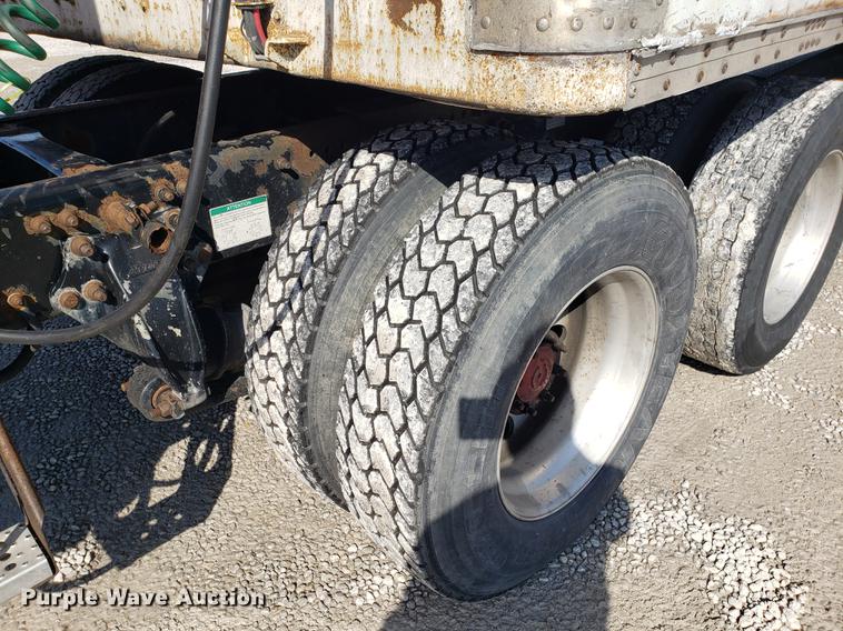 image for item EN9786 2003 Freightliner Century Class semi truck