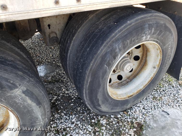 image for item EN9787 2004 Wabash dry van trailer