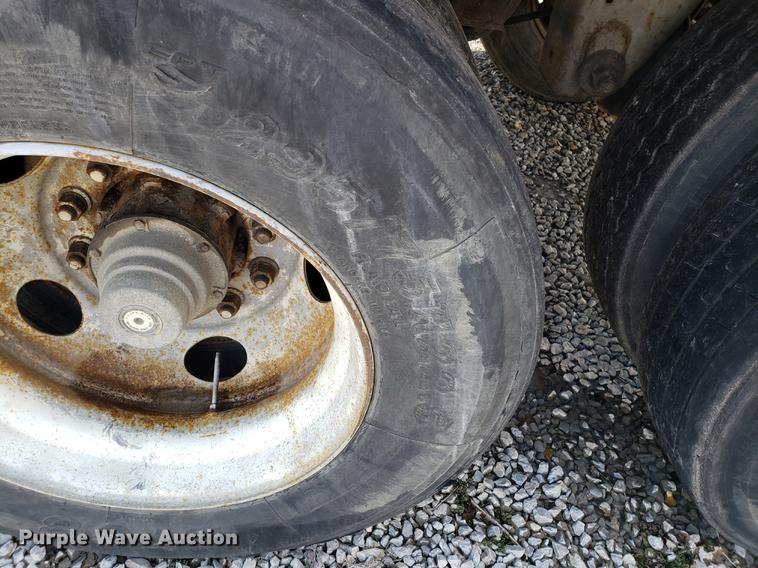 image for item EN9787 2004 Wabash dry van trailer