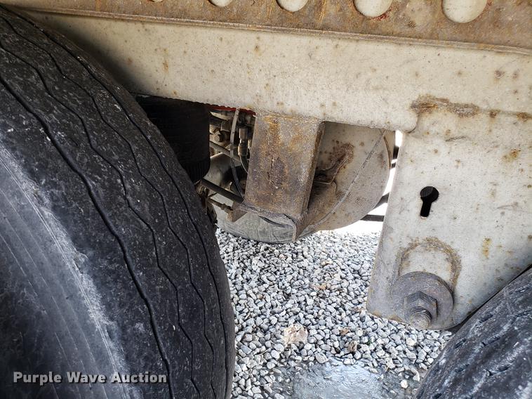 image for item EN9787 2004 Wabash dry van trailer