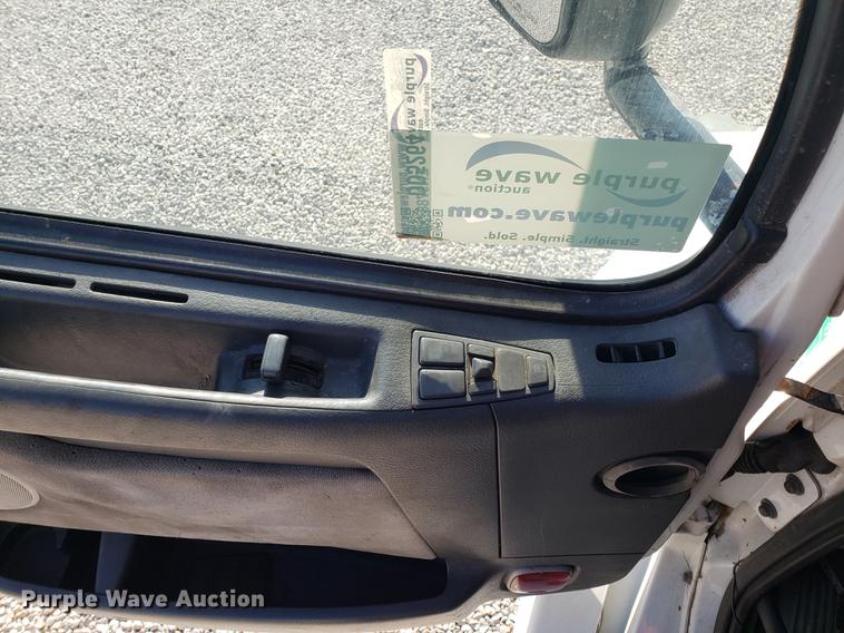 image for item EN9788 2005 Volvo VNL semi truck