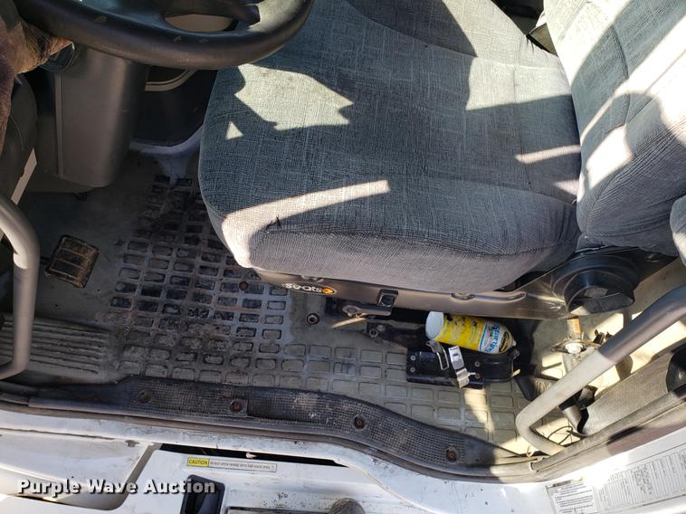 image for item EN9788 2005 Volvo VNL semi truck