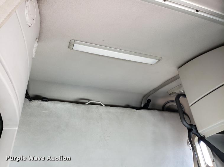 image for item EN9788 2005 Volvo VNL semi truck