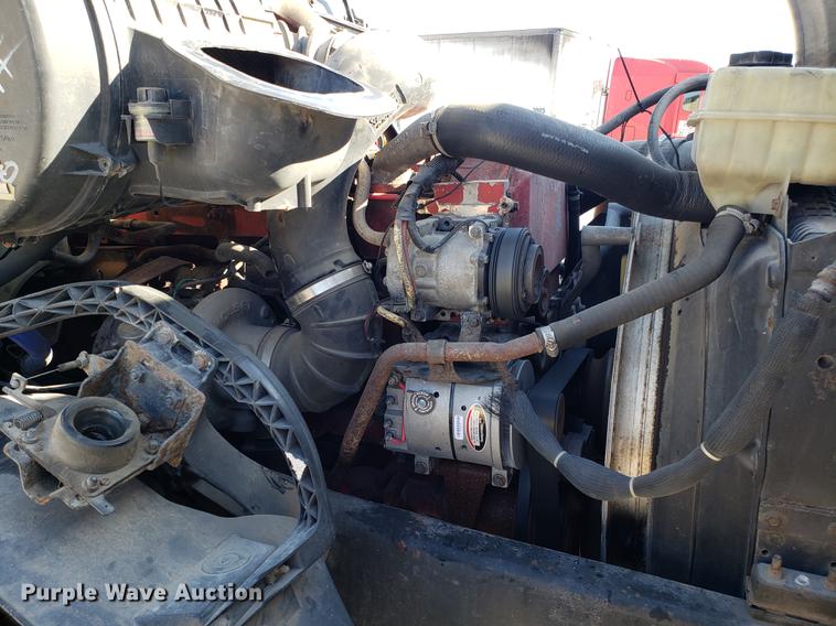 image for item EN9788 2005 Volvo VNL semi truck