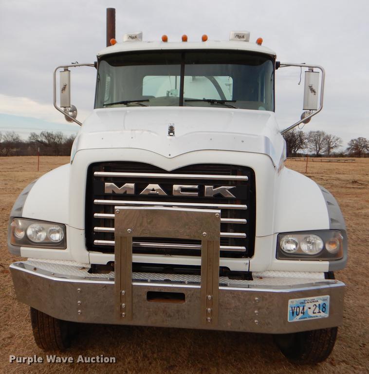 image for item FQ9646 2008 Mack GU713 semi truck