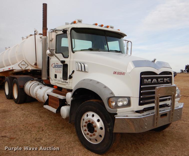 image for item FQ9646 2008 Mack GU713 semi truck