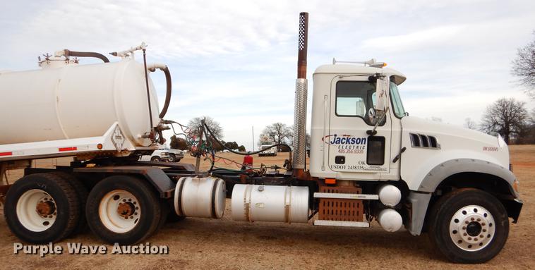 image for item FQ9646 2008 Mack GU713 semi truck
