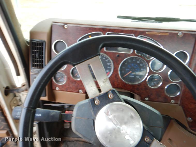 image for item FQ9646 2008 Mack GU713 semi truck