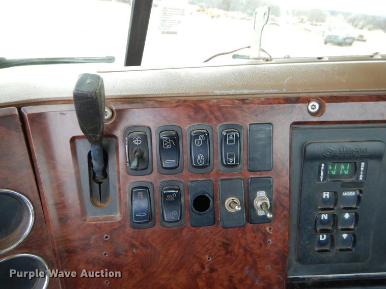 image for item FQ9646 2008 Mack GU713 semi truck