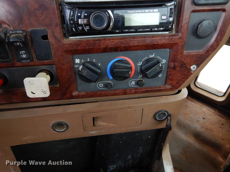 image for item FQ9646 2008 Mack GU713 semi truck