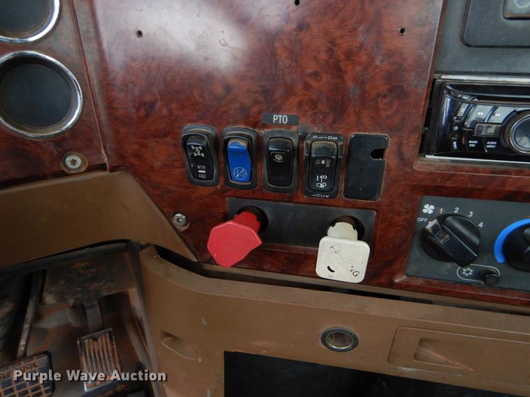 image for item FQ9646 2008 Mack GU713 semi truck