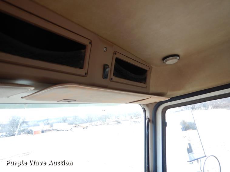 image for item FQ9646 2008 Mack GU713 semi truck