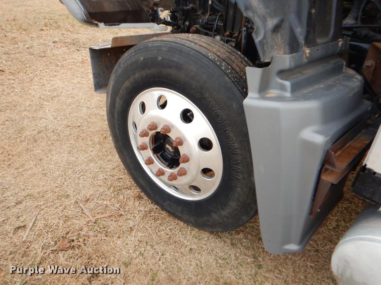 image for item FQ9646 2008 Mack GU713 semi truck