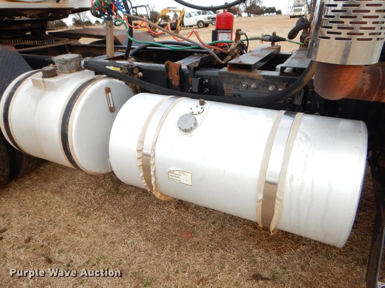 image for item FQ9646 2008 Mack GU713 semi truck