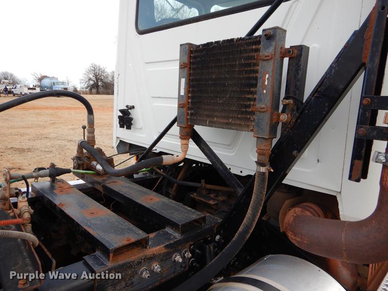 image for item FQ9646 2008 Mack GU713 semi truck