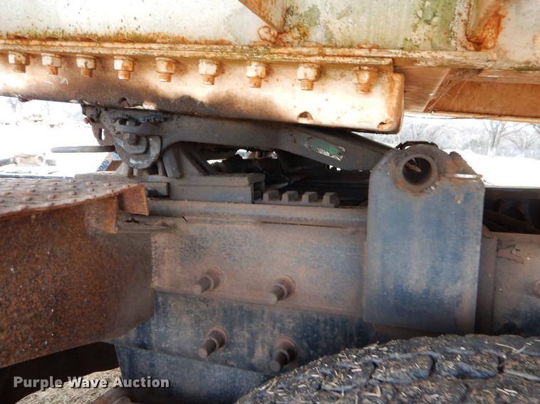 image for item FQ9646 2008 Mack GU713 semi truck