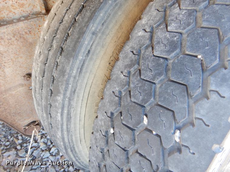 image for item FQ9720 1987 Fruehauf FB91.5F2-48LL dry van trailer