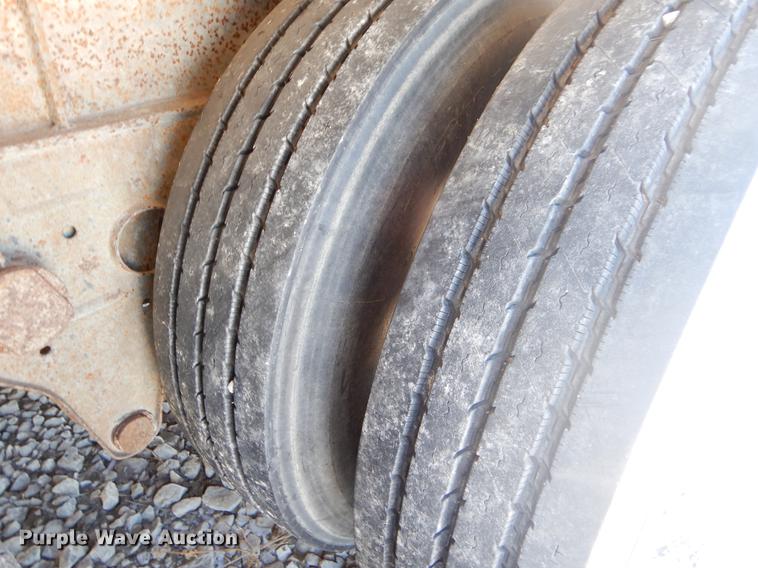 image for item FQ9720 1987 Fruehauf FB91.5F2-48LL dry van trailer