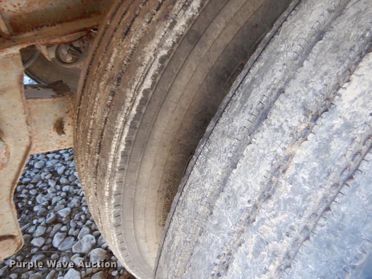 image for item FQ9720 1987 Fruehauf FB91.5F2-48LL dry van trailer