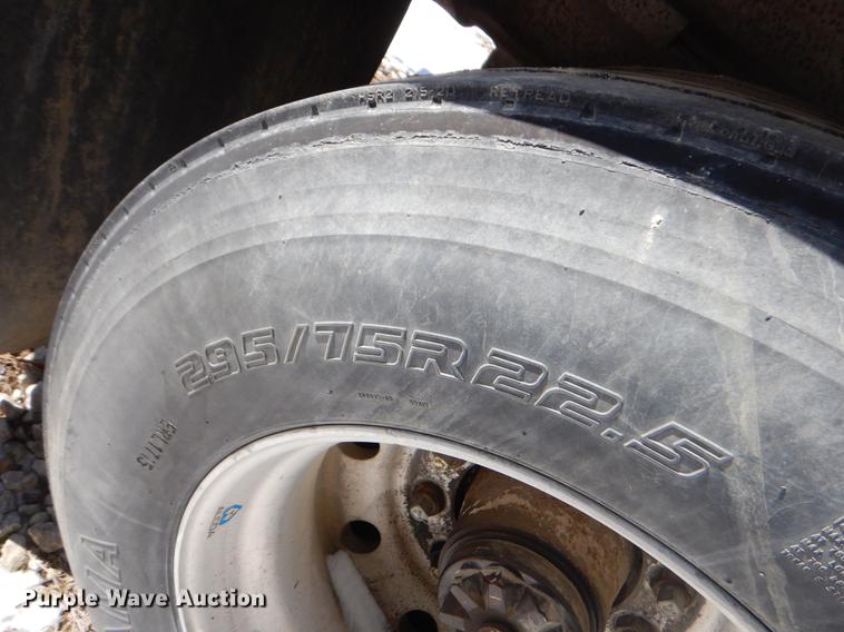 image for item FQ9720 1987 Fruehauf FB91.5F2-48LL dry van trailer