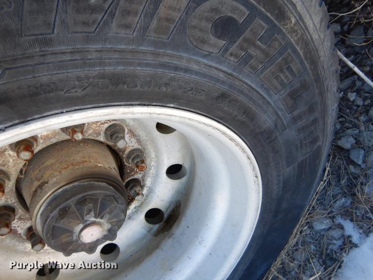 image for item FQ9720 1987 Fruehauf FB91.5F2-48LL dry van trailer