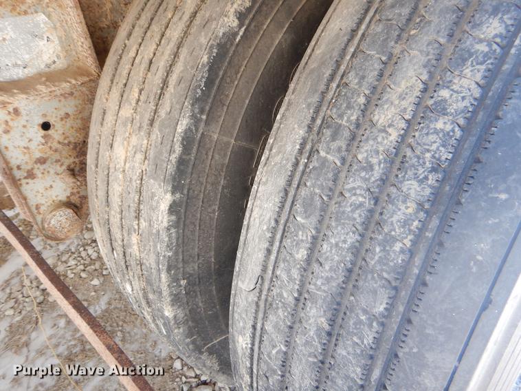 image for item FQ9722 1995 Fruehauf FBHLF91.5N12-53W dry van trailer