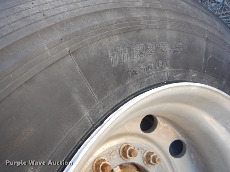 image for item FQ9722 1995 Fruehauf FBHLF91.5N12-53W dry van trailer