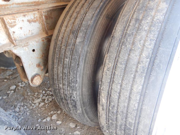 image for item FQ9722 1995 Fruehauf FBHLF91.5N12-53W dry van trailer