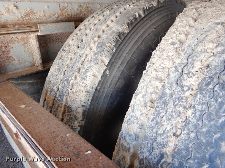 image for item FQ9722 1995 Fruehauf FBHLF91.5N12-53W dry van trailer